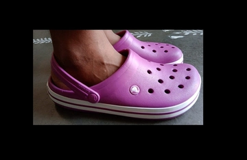 Pink-Crocs-with-white-border