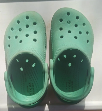 Showcasing-PAstle-Grenn-Colour-croc-on-footwearin