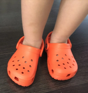 Kids-wearing-orange-colour-clog