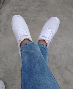 White-Shoes-Paired-With-Denim--eans