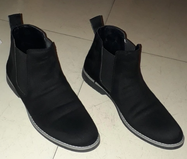 Shocasing-pair-of-black-chelsea-boots