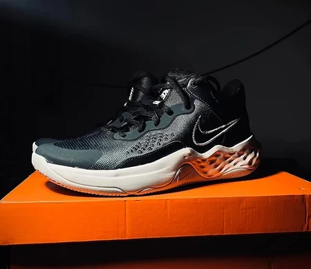 Nike-Black-Colour-Baslketball-Shoes-Unboxing-Image