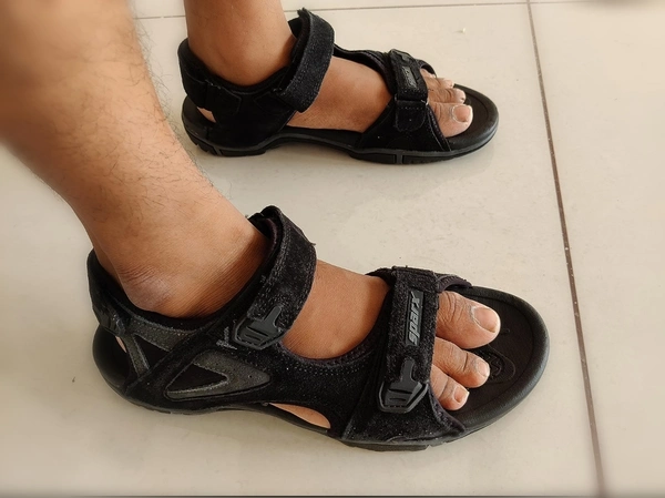 Sparx-Black-sandals-unboxing-image-wear-by-Customer