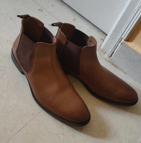 Red-Tape-Chelsea-Boot-unboxing-Picture